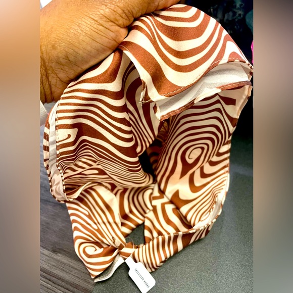 Urban Outfitters Scarf - Picture 3 of 3